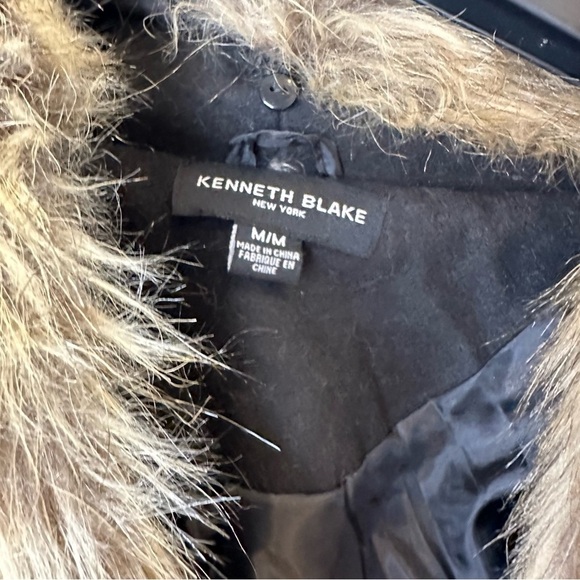 BNWT Kenneth Blake New York faux Fur collar Belted Coat - Picture 4 of 9